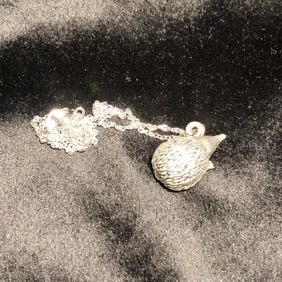 Hedgehog necklace - Picture 2 of 6